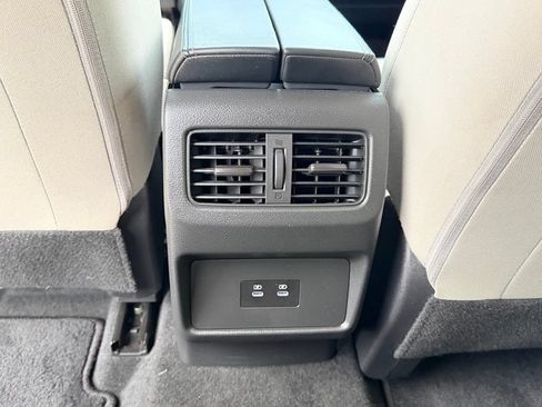 Used 2025 Nissan Rogue SV FWD image 21