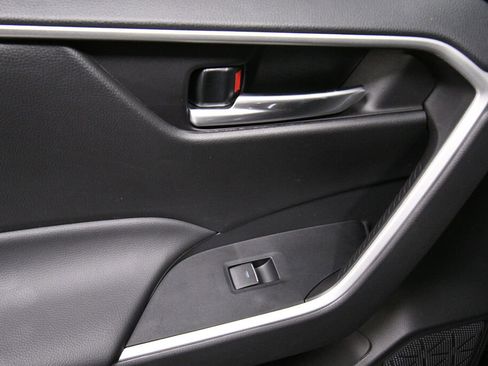 Used 2025 Toyota RAV4 XLE image 22