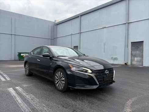 Used 2024 Nissan Altima 2.5 SV FWD image 8