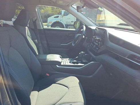 Used 2022 Toyota Highlander L image 8