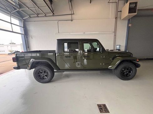 Used 2022 Jeep Gladiator Sport AWD/4WD image 7