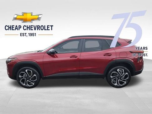 Used 2025 Chevrolet Trax RS w/ Driver Confidence Package FWD image 3