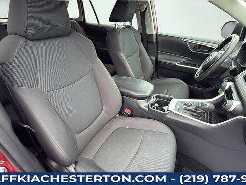 Used 2021 Toyota RAV4 LE AWD/4WD image 33