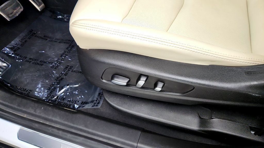 Used 2024 Cadillac XT6 Sport w/ Technology Package AWD/4WD image 12