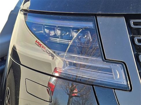 Used 2023 Land Rover Range Rover First Edition image 8