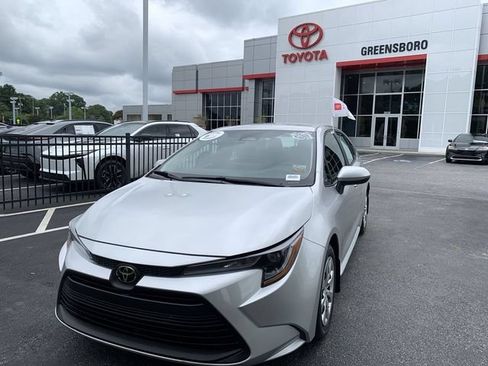 Used 2025 Toyota Corolla LE FWD image 1
