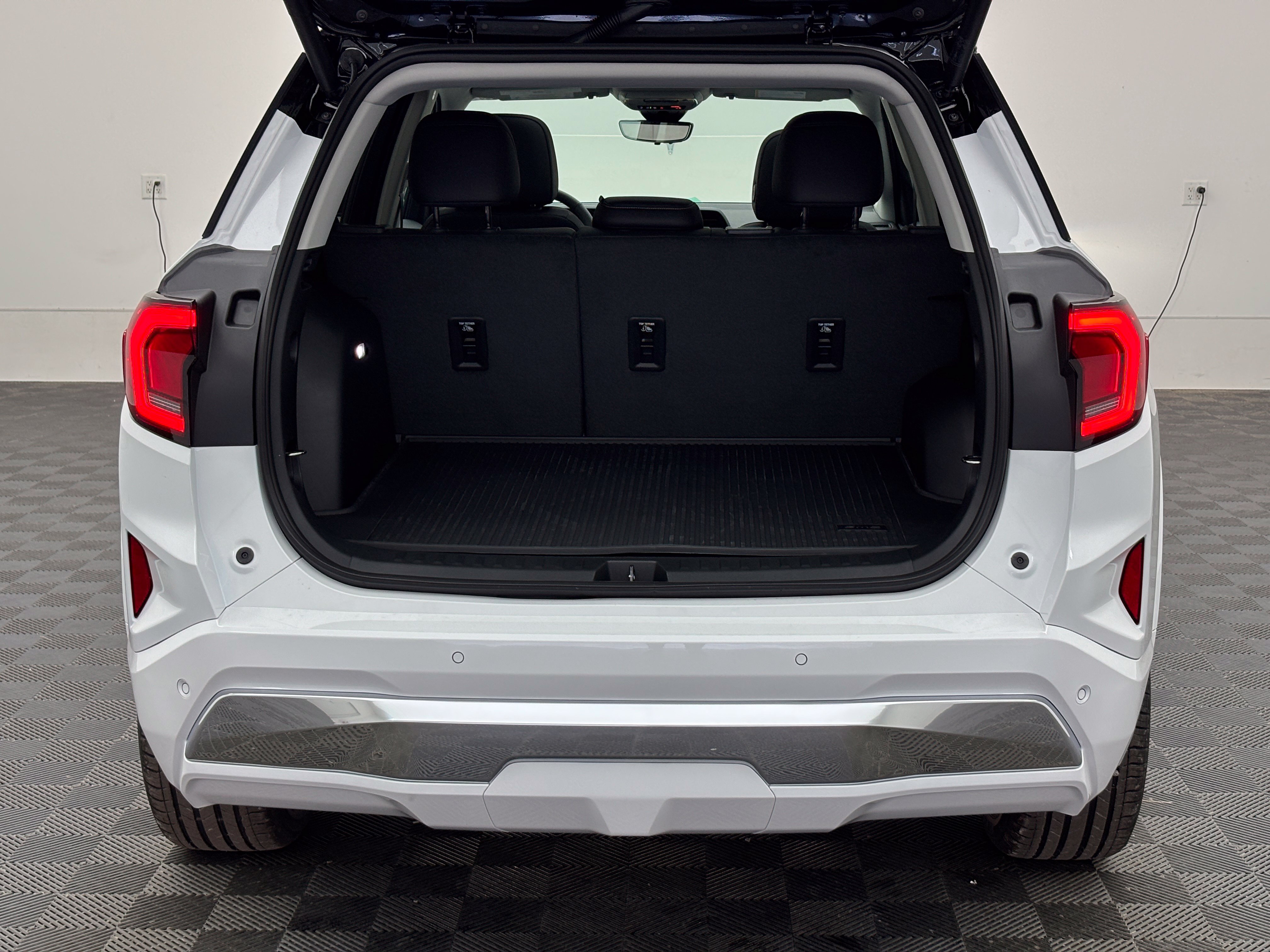 New 2027 GMC Terrain Denali w/ LPO, Floor Liner Package AWD/4WD image 12