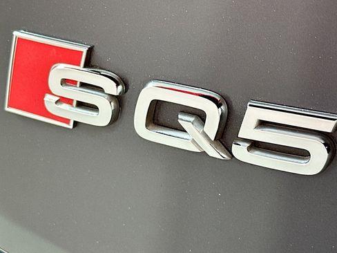 Used 2018 Audi SQ5 Premium Plus w/ Navigation Package image 10