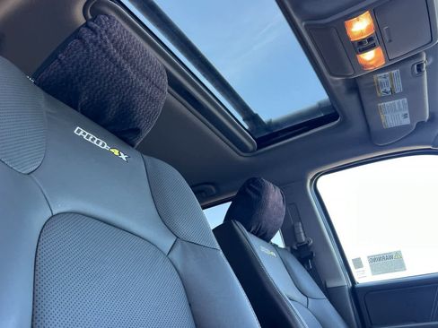 Used 2021 Nissan Frontier PRO-4X w/ Pro-4x Utility Package image 18