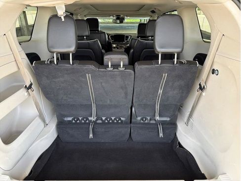 Used 2023 Chrysler Pacifica Limited FWD image 13