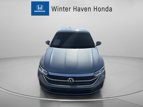 Used 2023 Volkswagen Jetta SE image 2