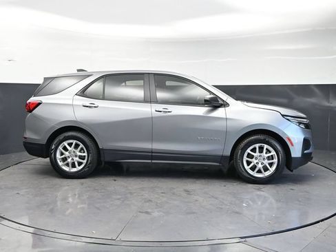 Used 2024 Chevrolet Equinox LS w/ Driver Confidence II Package FWD image 4