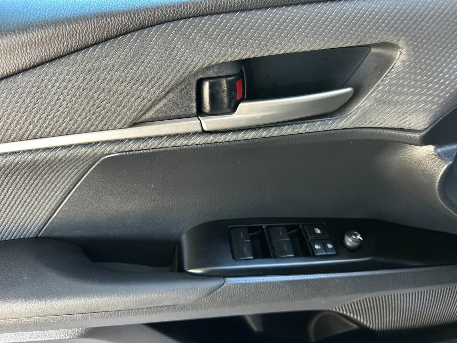 Used 2025 Toyota Camry SE FWD image 10