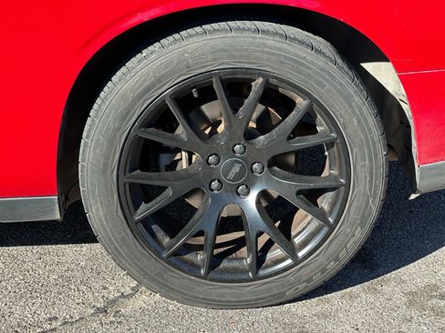 Used 2015 Dodge Challenger SXT Plus image 19