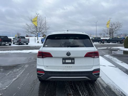 Used 2024 Volkswagen Taos SE image 4
