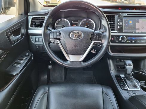 Used 2018 Toyota Highlander XLE AWD/4WD image 27