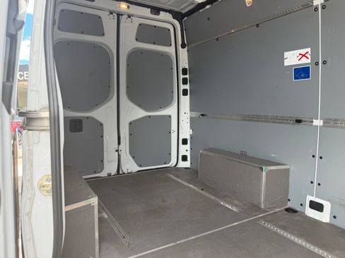 Used 2024 Mercedes-Benz Sprinter 2500 image 4