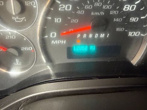 Used 2025 Chevrolet Express 2500 w/ Driver Convenience Package RWD image 9