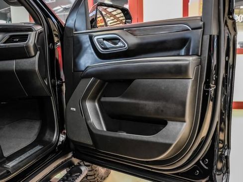 Used 2023 Chevrolet Suburban Z71 w/ Z71 Off-Road Package AWD/4WD image 39