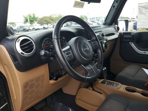Used 2012 Jeep Wrangler Sahara w/ Connectivity Group AWD/4WD image 15