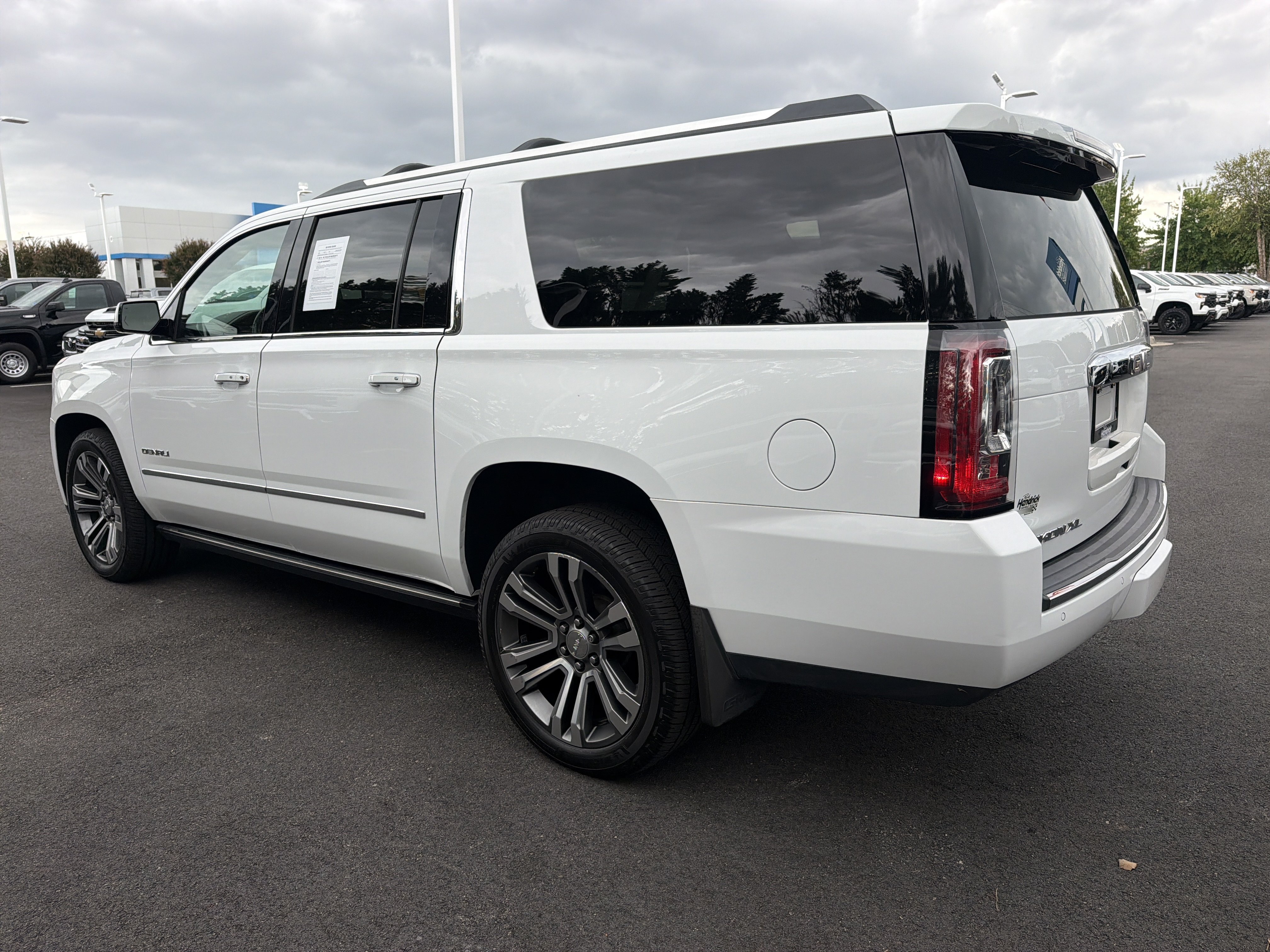 Used 2020 GMC Yukon XL Denali w/ Denali Ultimate Package AWD/4WD image 8