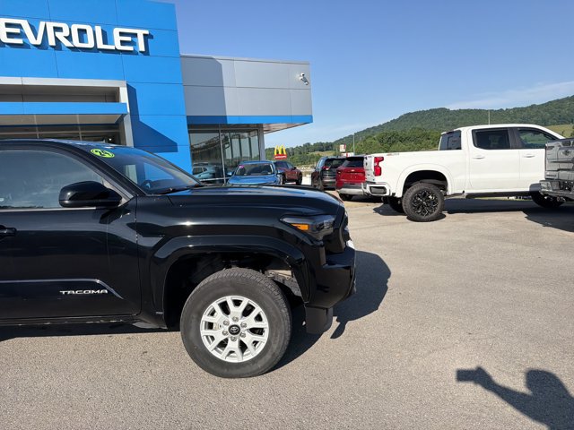 Used 2024 Toyota Tacoma SR5 AWD/4WD image 2