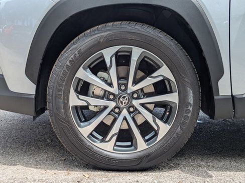 Used 2025 Toyota Corolla Cross XLE w/ Convenience Package image 23