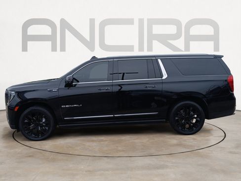 Used 2023 GMC Yukon XL Denali Ultimate AWD/4WD image 7