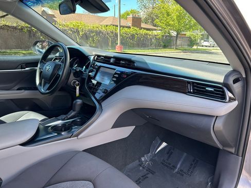 Used 2019 Toyota Camry LE w/ Carpet Mat Package FWD image 28