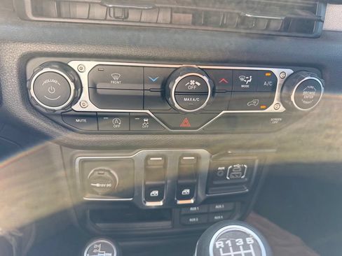 Used 2025 Jeep Wrangler Sport AWD/4WD image 18