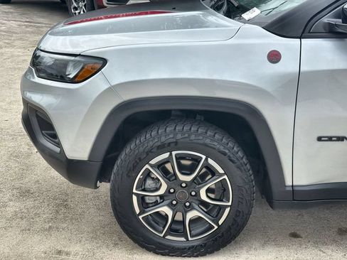 Used 2025 Jeep Compass Trailhawk w/ Trailer Tow Group AWD/4WD image 32