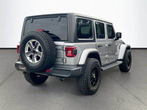 Used 2018 Jeep Wrangler Unlimited Sahara AWD/4WD image 7
