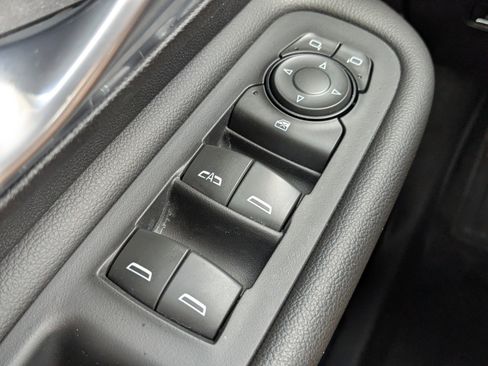 Used 2023 GMC Terrain SLT image 27