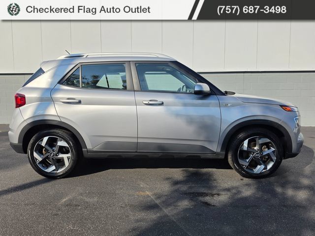 Used 2025 Hyundai Venue SEL FWD image 6
