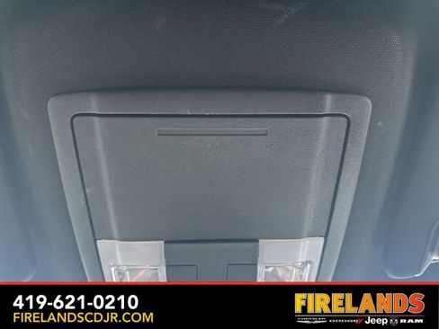 Used 2019 Ford Explorer XLT image 32