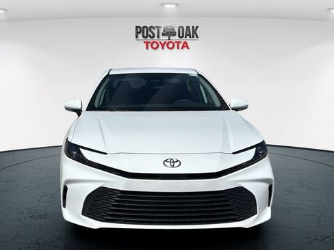 Used 2025 Toyota Camry LE image 2