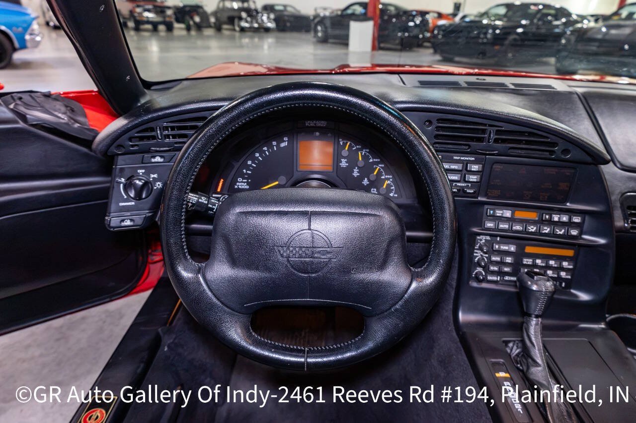 Used 1996 Chevrolet Corvette Coupe RWD image 11