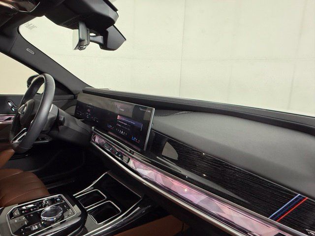 Used 2024 BMW i7 xDrive60 AWD/4WD image 35
