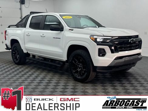 Used 2025 Chevrolet Colorado Z71 w/ Midnight Edition AWD/4WD image 1