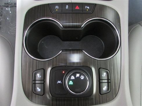 Used 2023 GMC Acadia SLT image 41