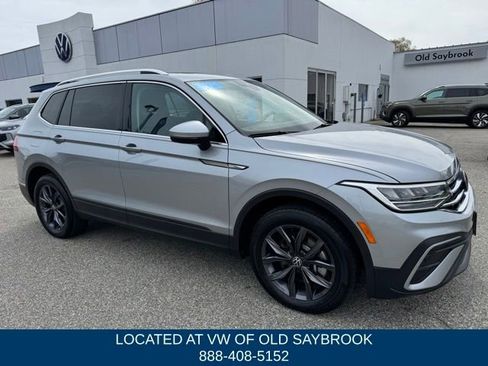 Certified 2023 Volkswagen Tiguan SE w/ Panoramic Sunroof Package AWD/4WD image 3