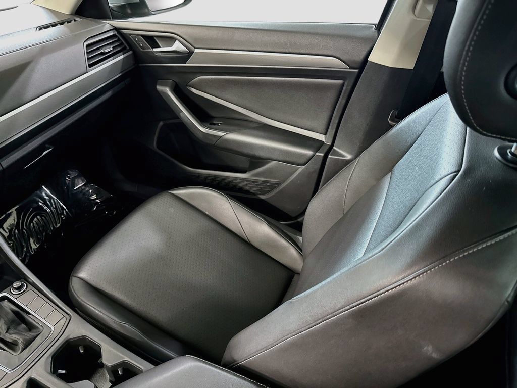 Used 2019 Volkswagen Jetta SE w/ Cold Weather Package FWD image 27
