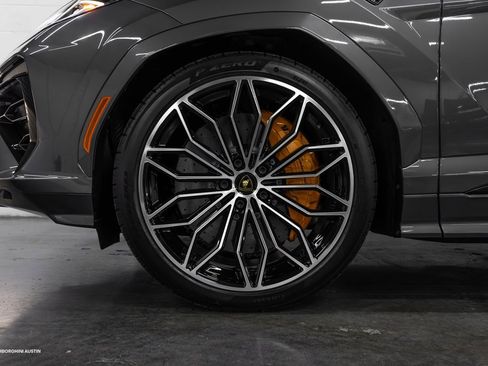 New 2025 Lamborghini Urus SE image 6