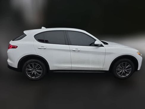 Used 2023 Alfa Romeo Stelvio Sprint image 4