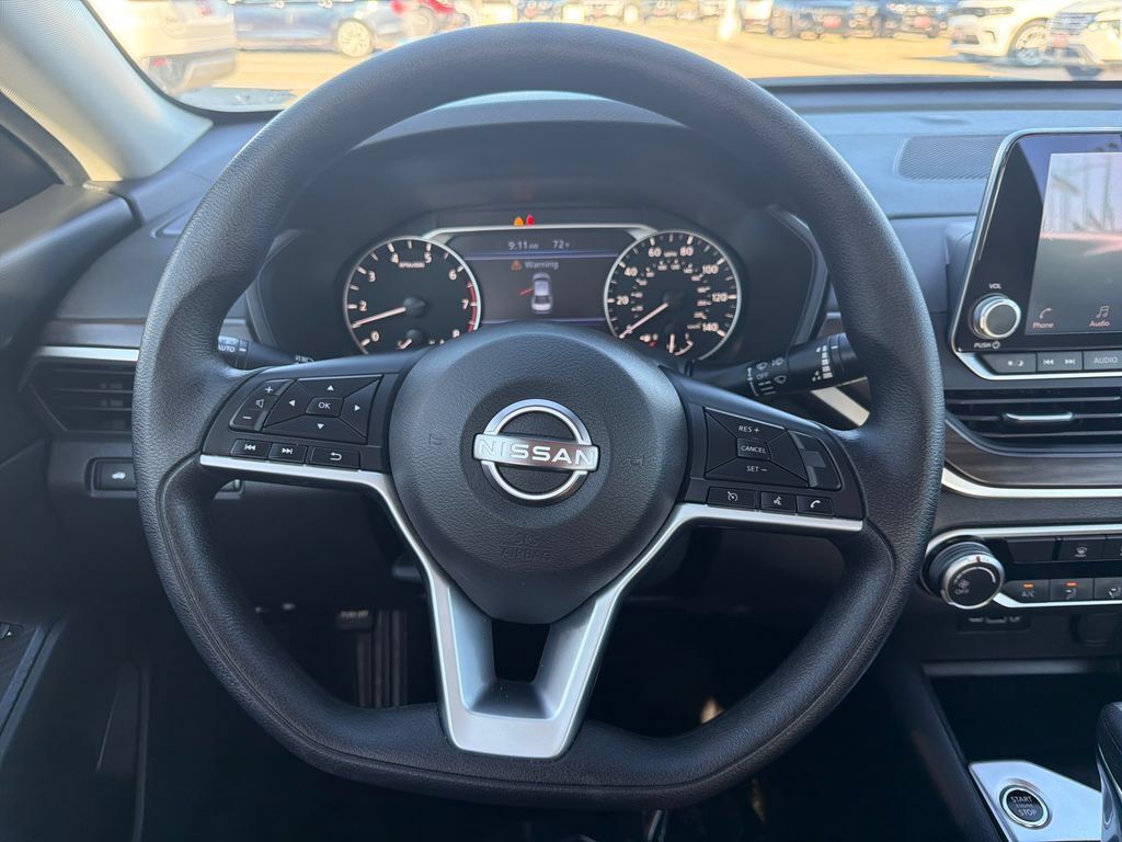 Used 2025 Nissan Altima 2.5 SV FWD image 14
