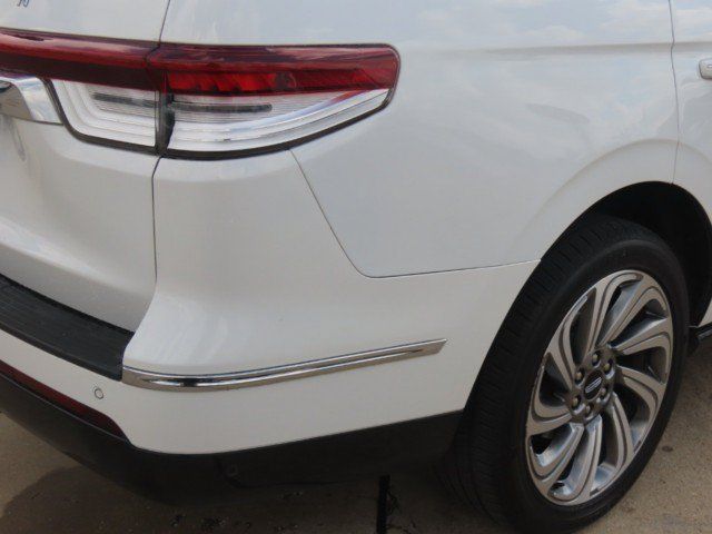 Used 2023 Lincoln Navigator Reserve AWD/4WD image 9
