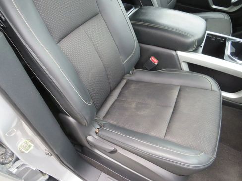 Used 2017 Nissan Titan PRO-4X image 34