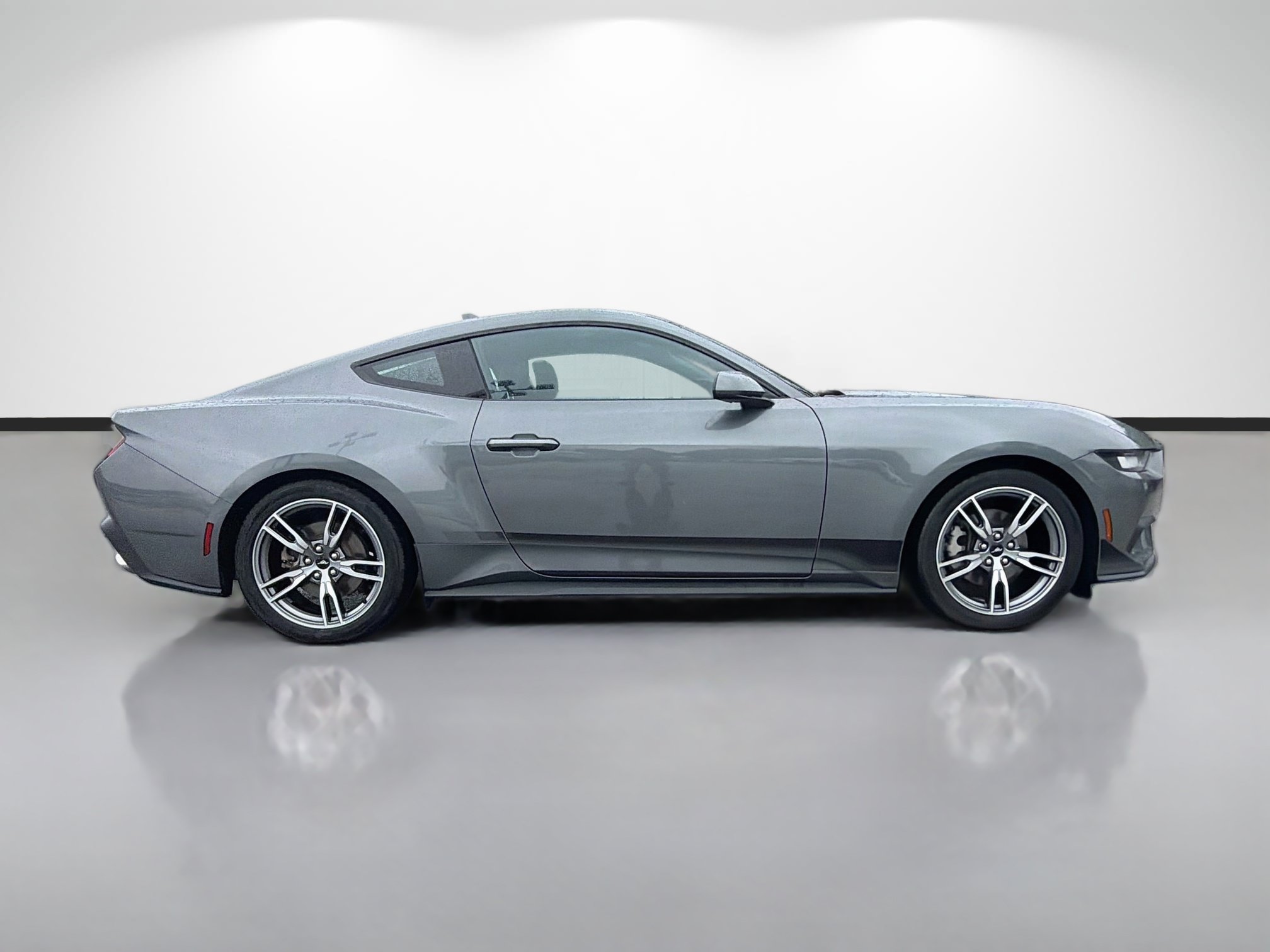 Used 2024 Ford Mustang Coupe RWD image 2