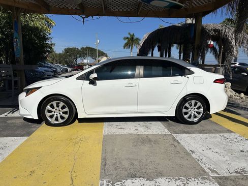 Used 2020 Toyota Corolla LE FWD image 8