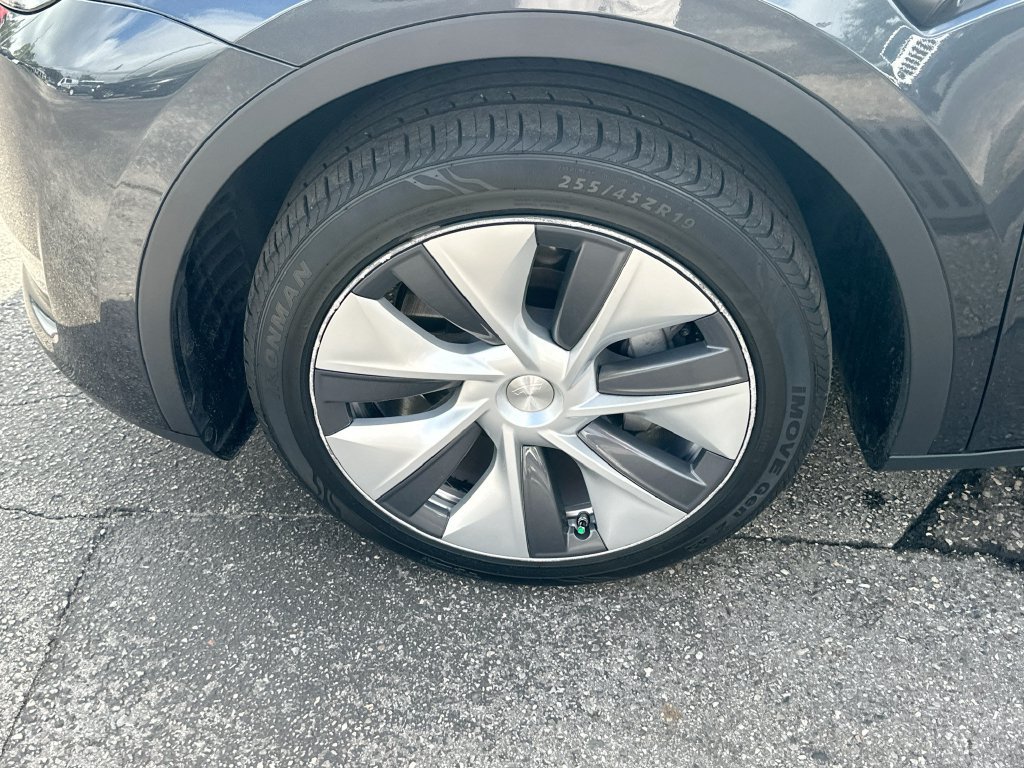 Used 2024 Tesla Model Y Long Range AWD/4WD image 30
